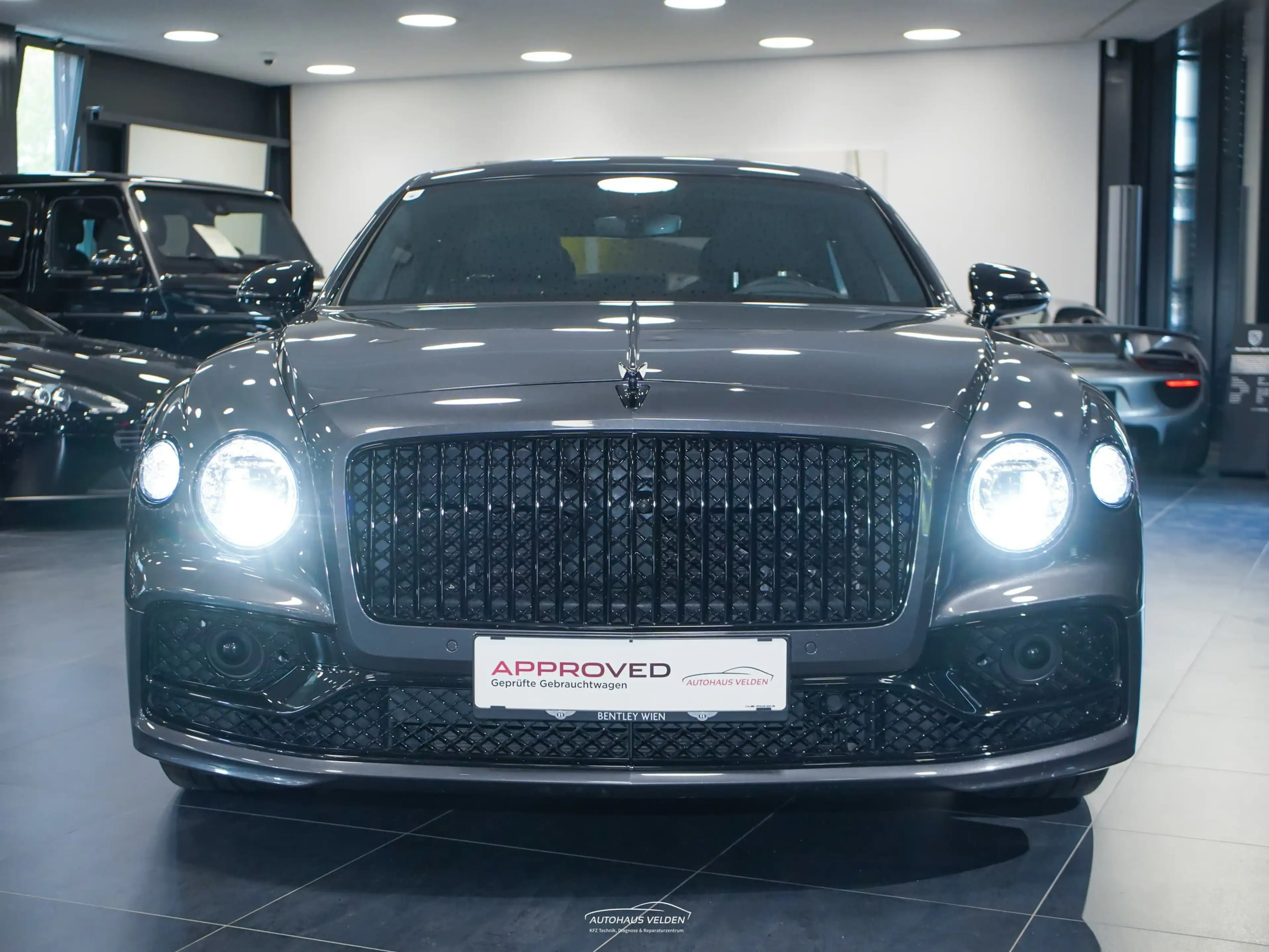 Bentley Flying Spur New Hybrid S — photo 11