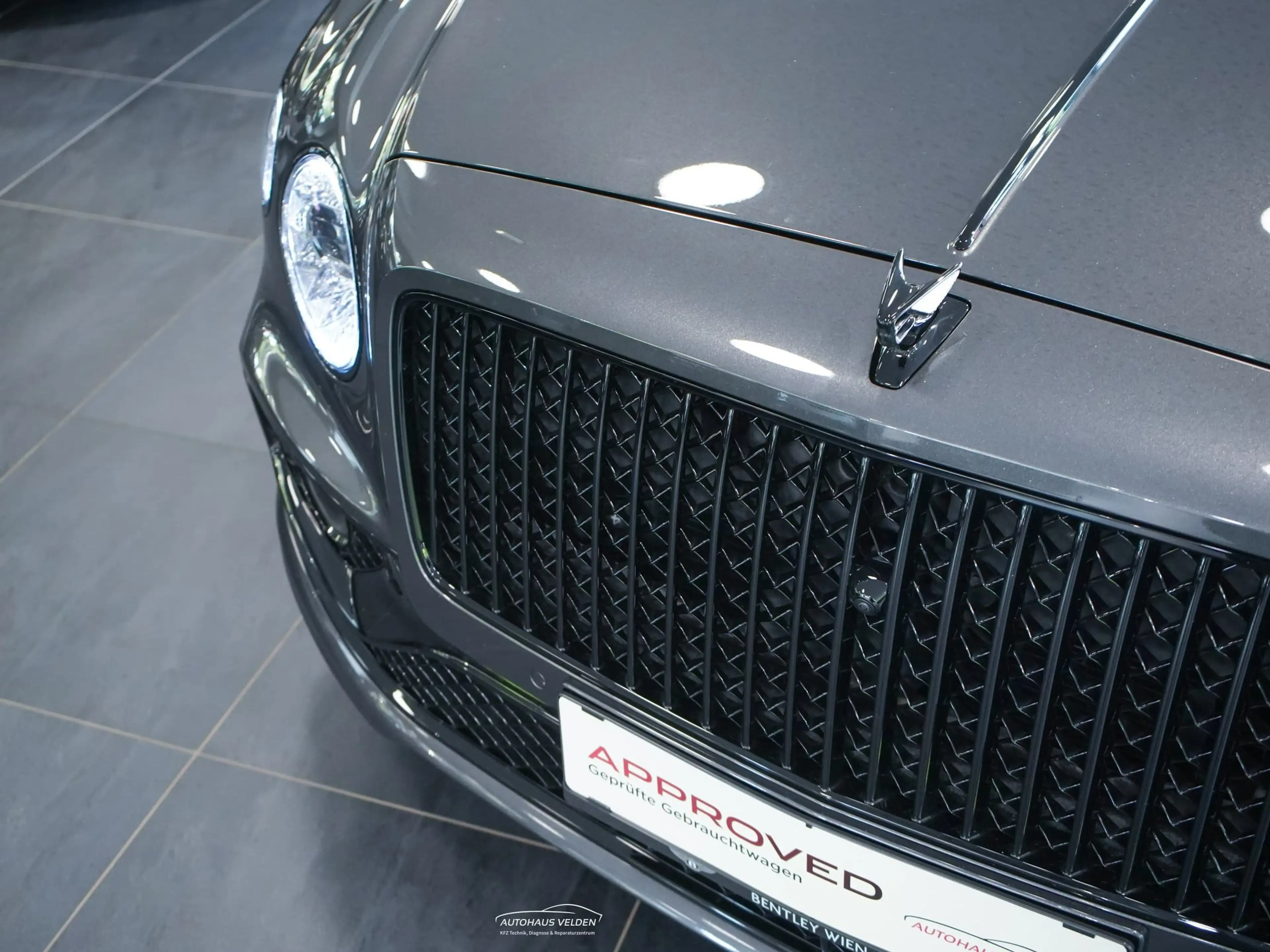 Bentley Flying Spur New Hybrid S — photo 12