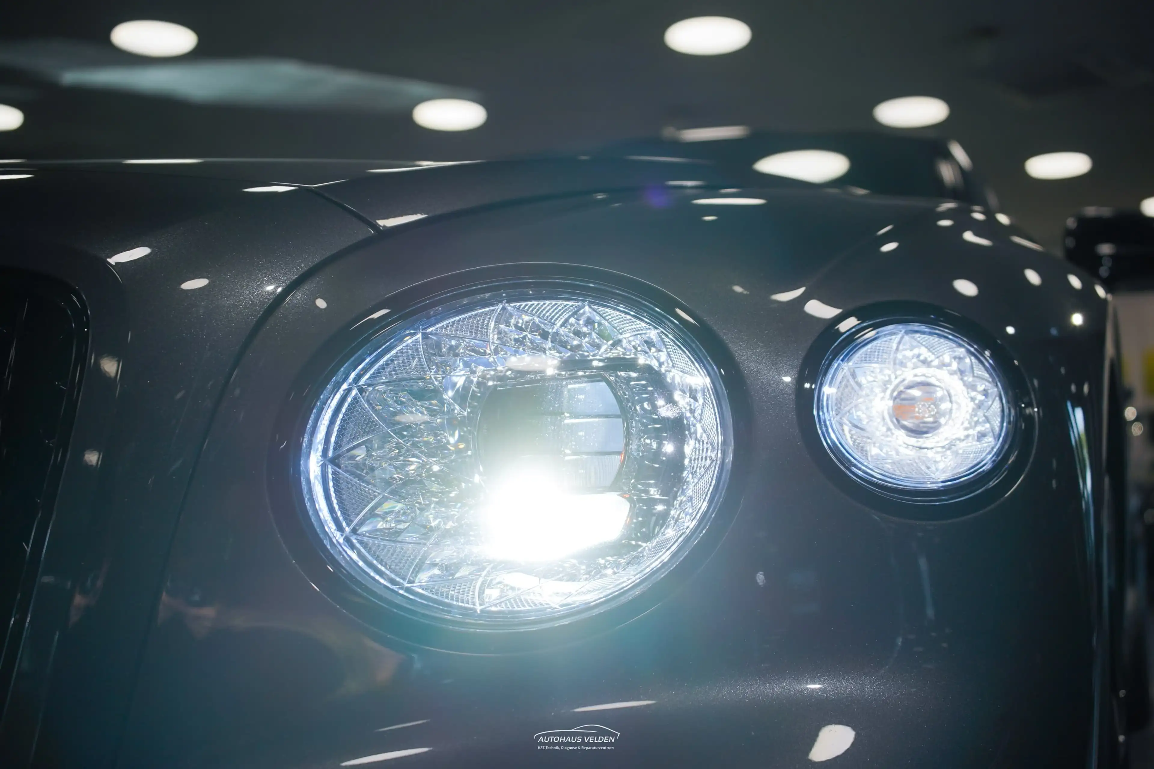 Bentley Flying Spur New Hybrid S — photo 8