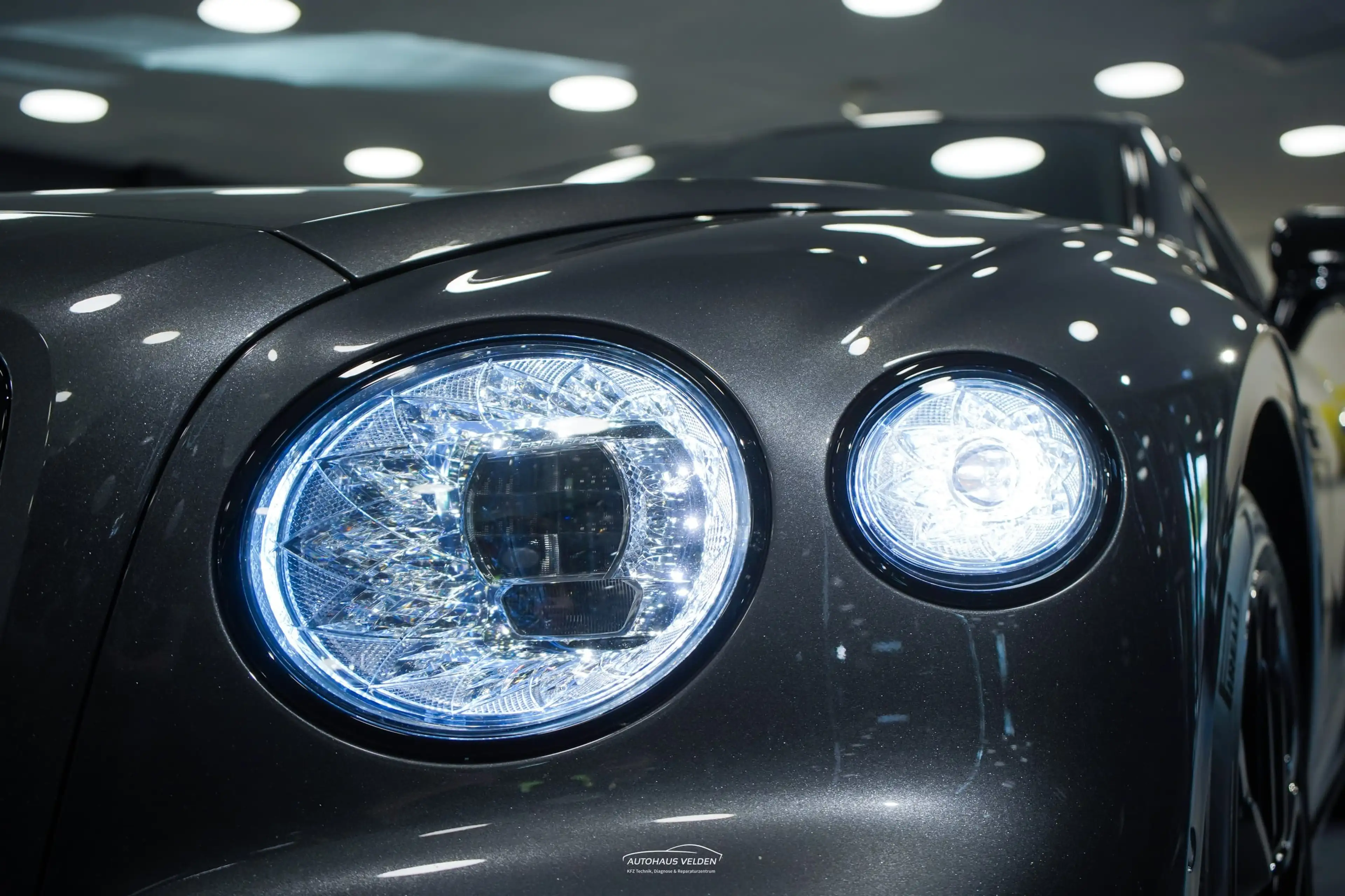 Bentley Flying Spur New Hybrid S — photo 7