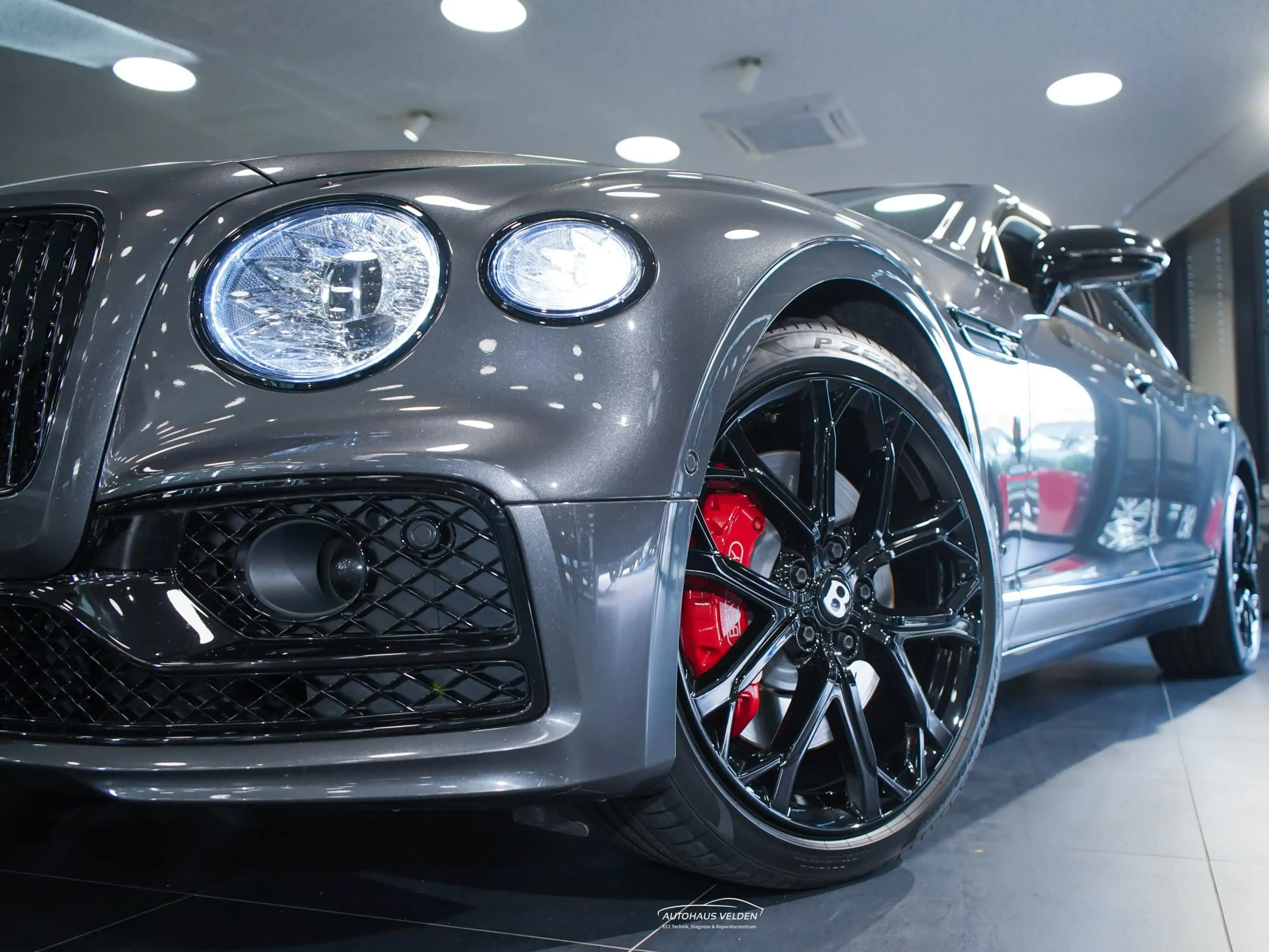 Bentley Flying Spur New Hybrid S — photo 5