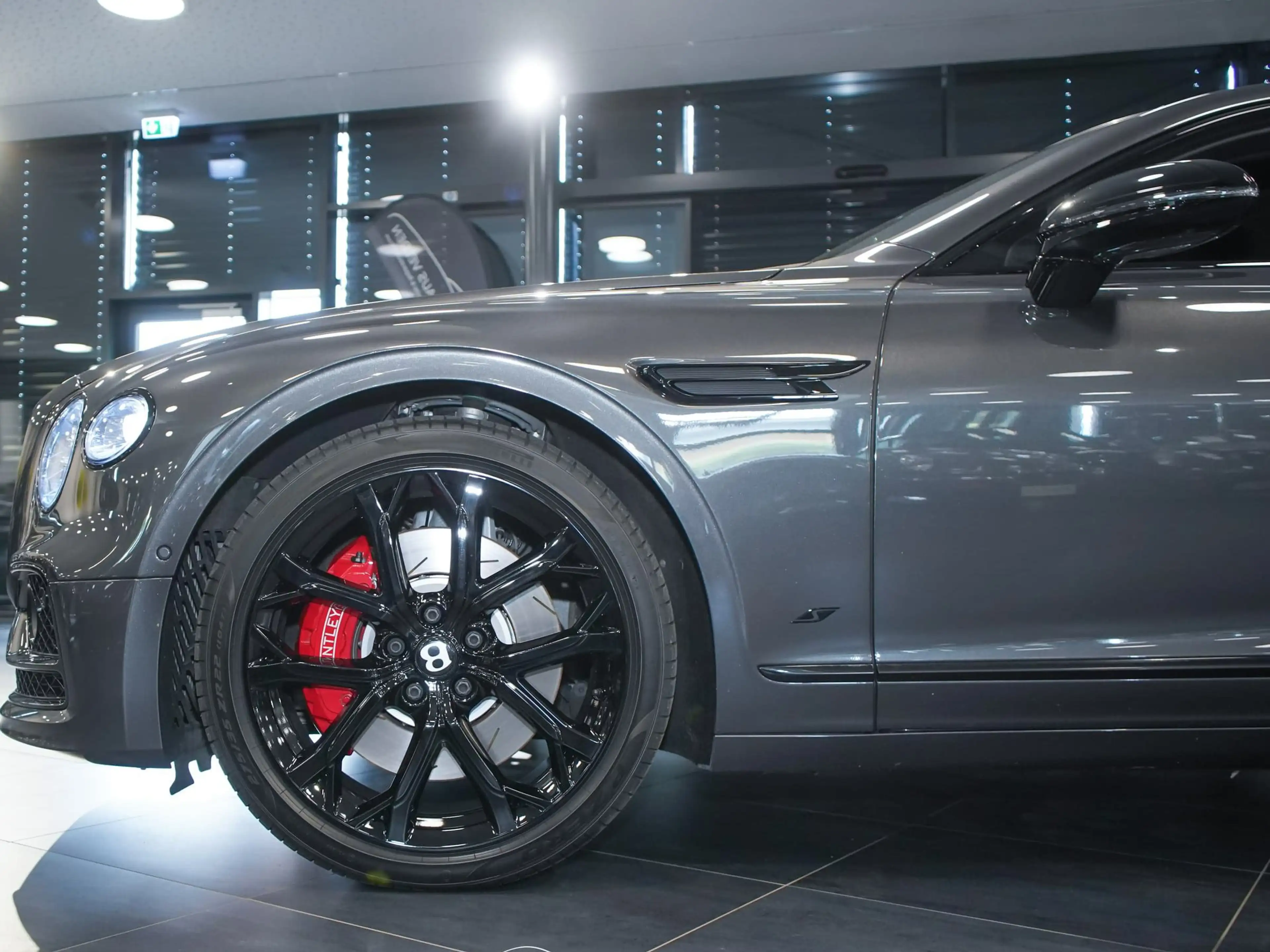Bentley Flying Spur New Hybrid S — photo 6