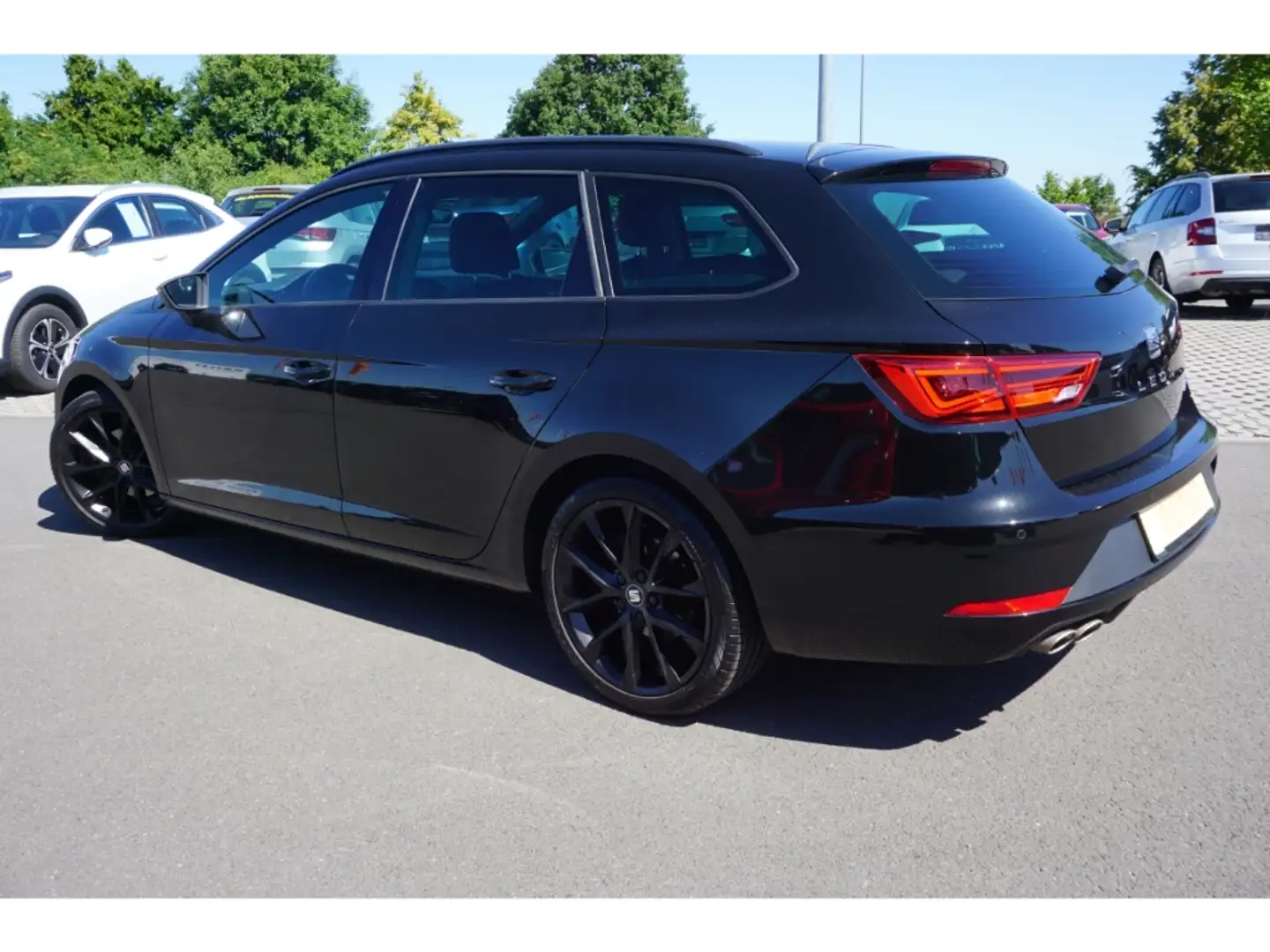 SEAT Leon ST FR 1.5TSI-DSG-Navi-LED-Klimaauto-Sihz-Abst.Temp Schwarz - 2