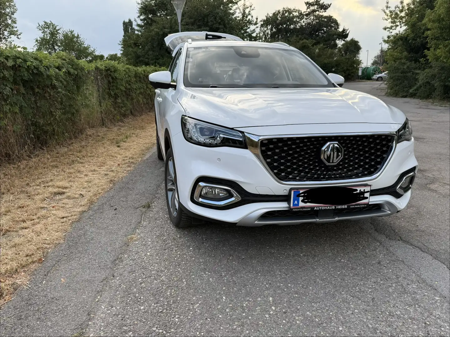 MG EHS 1,5T GDI PHEV Luxury Aut. Weiß - 2