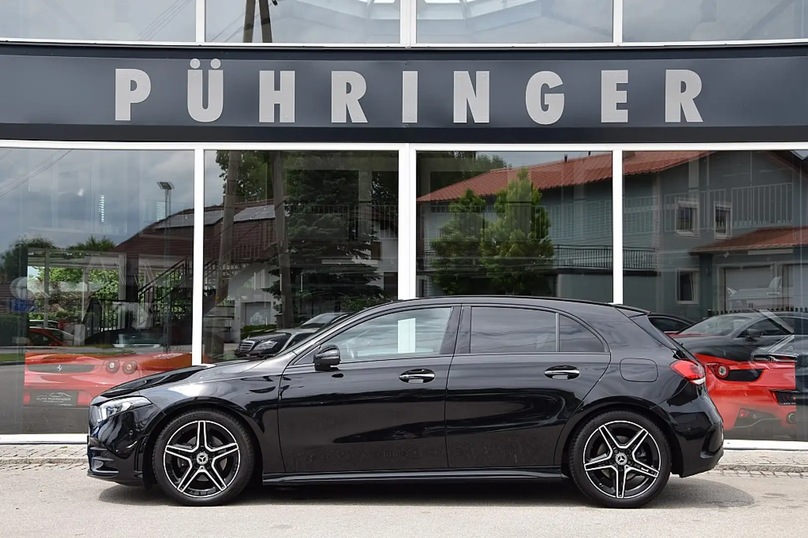 Mercedes-Benz A 200 d 4MATIC Aut. *AMG-Line* Noir - 1