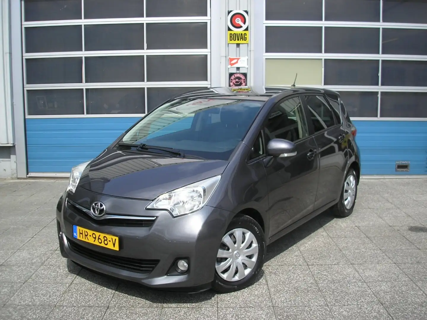 Toyota Verso-S 1.3 VVT-i Aspiration Gris - 2