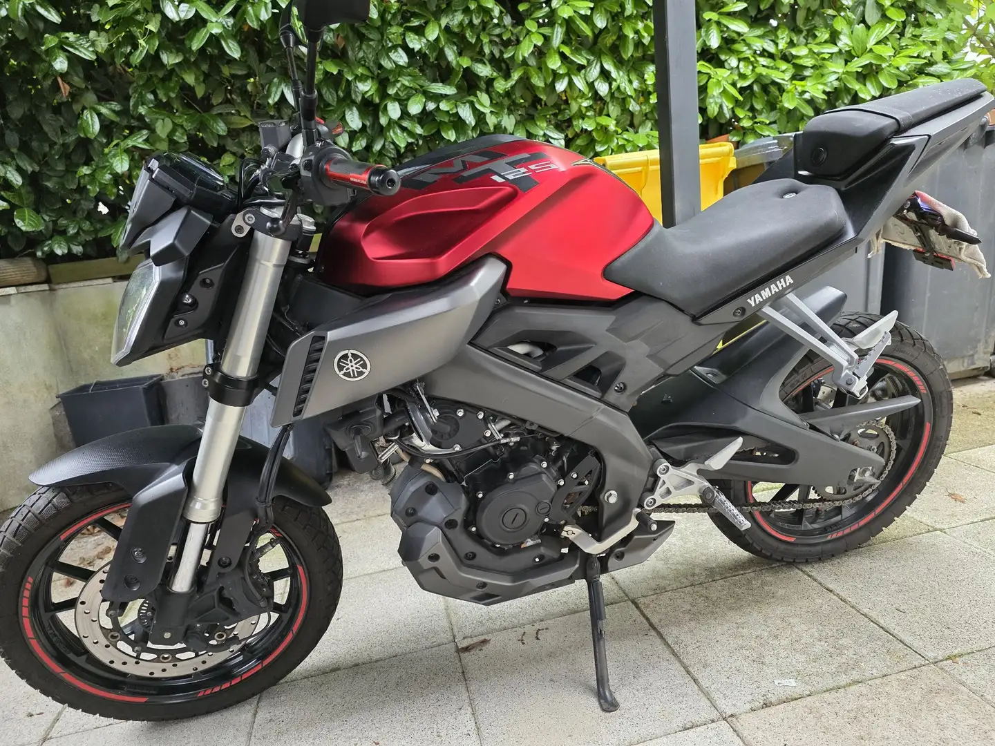 Yamaha MT-125 Rot - 1