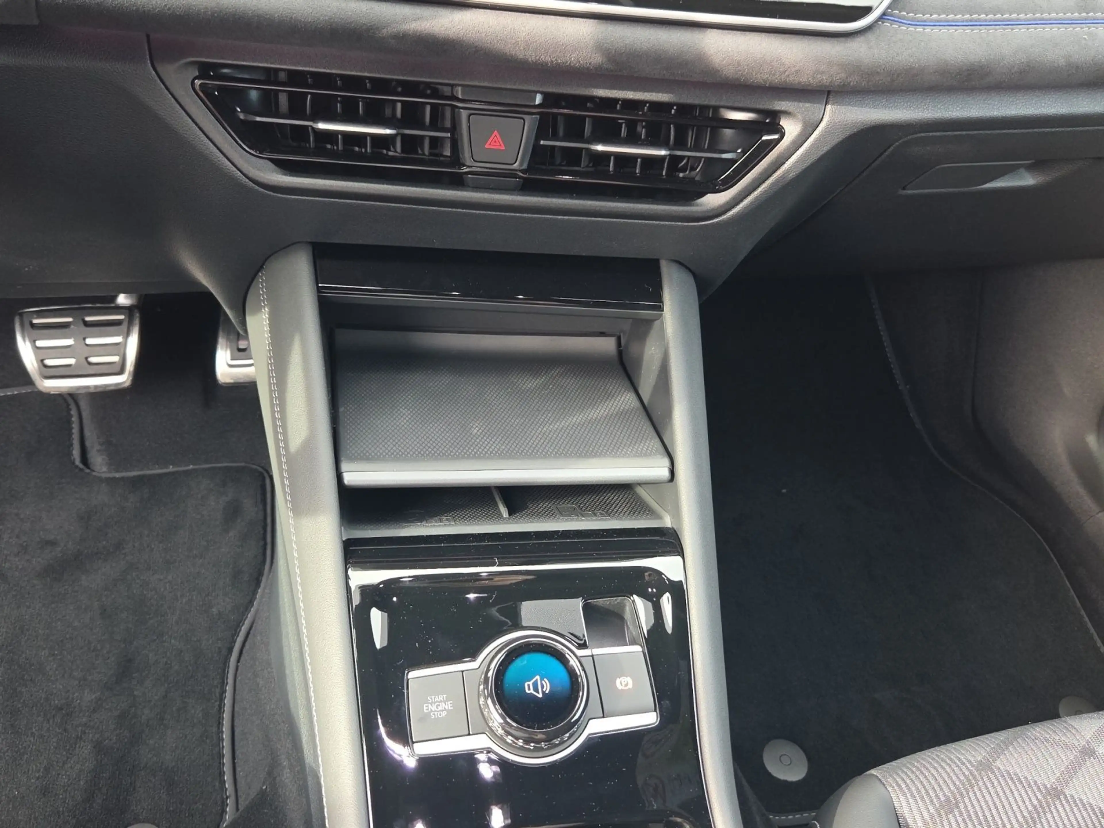 Volkswagen Tayron 2.0 TDI 4M DSG R-Line NAV*AHK*PANO*H&K* — photo 7