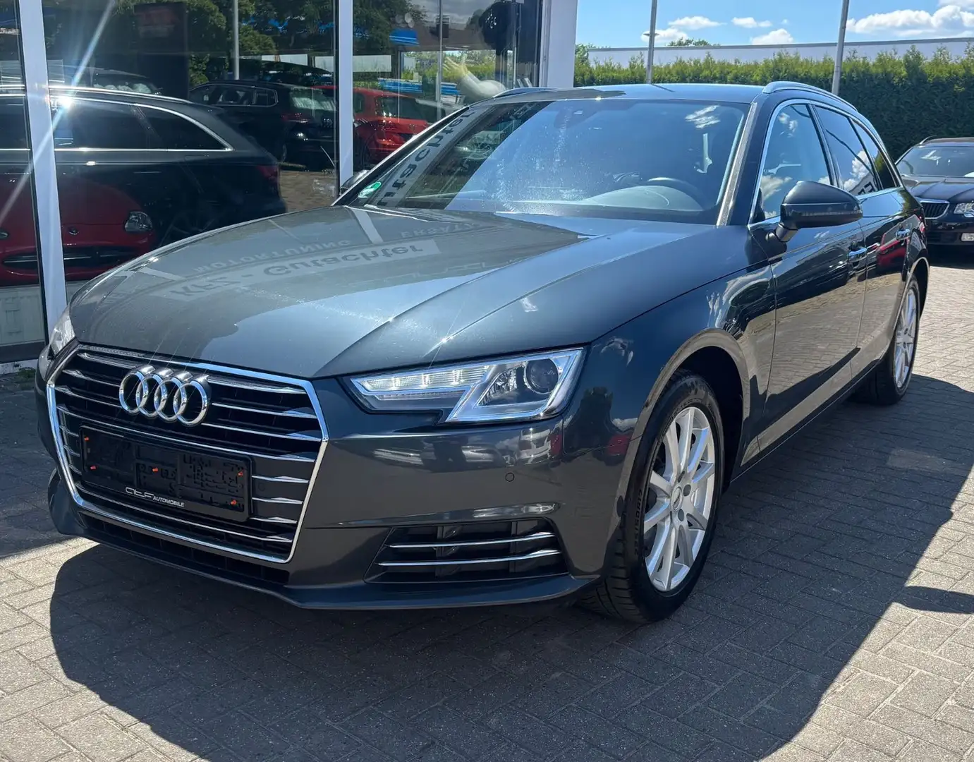 Audi A4 Avant design ultra Grau - 1