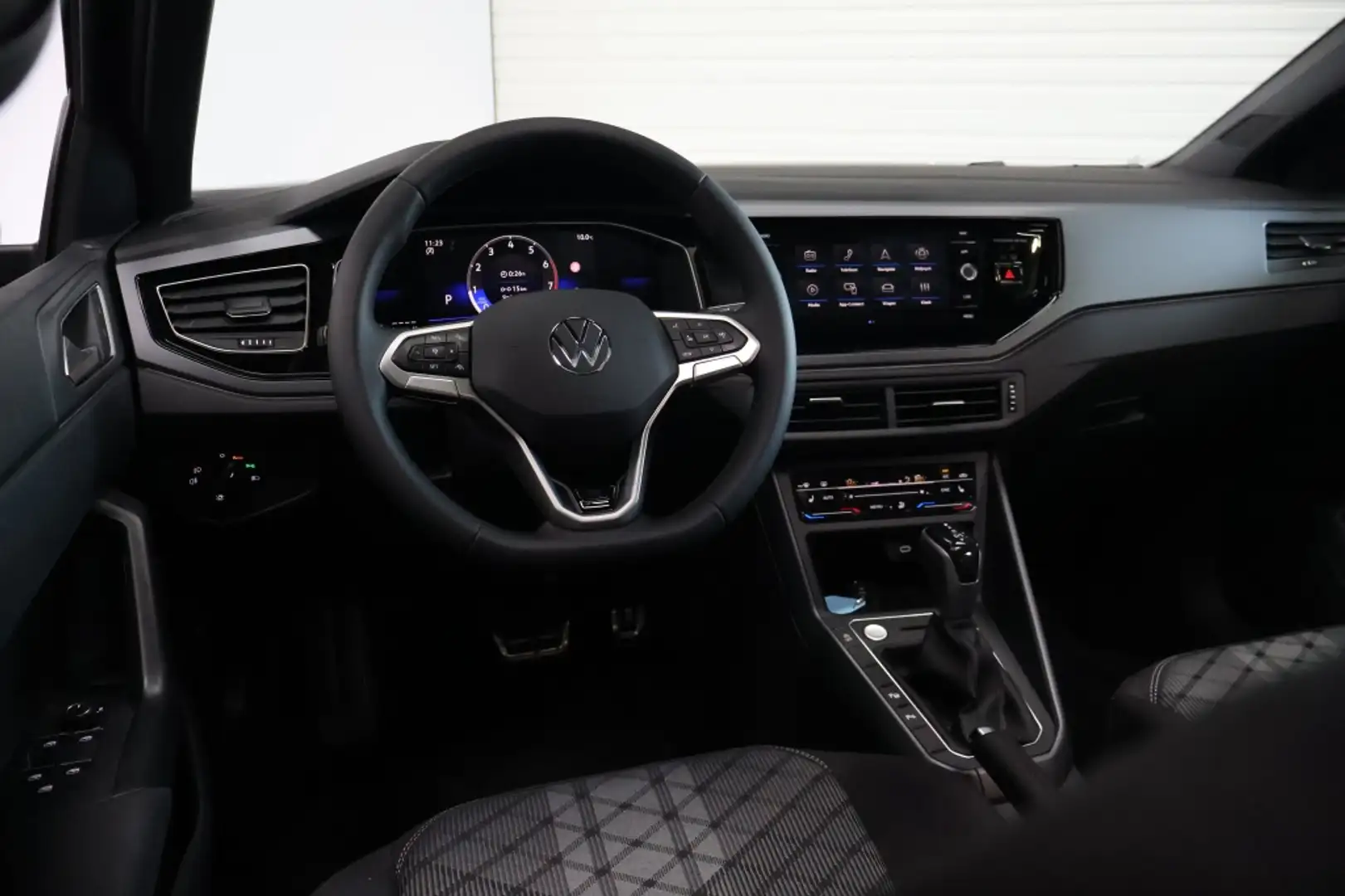 Volkswagen Polo 1.0 TSI R-Line Edition | Panoramadak | Camera | Ca Negro - 2