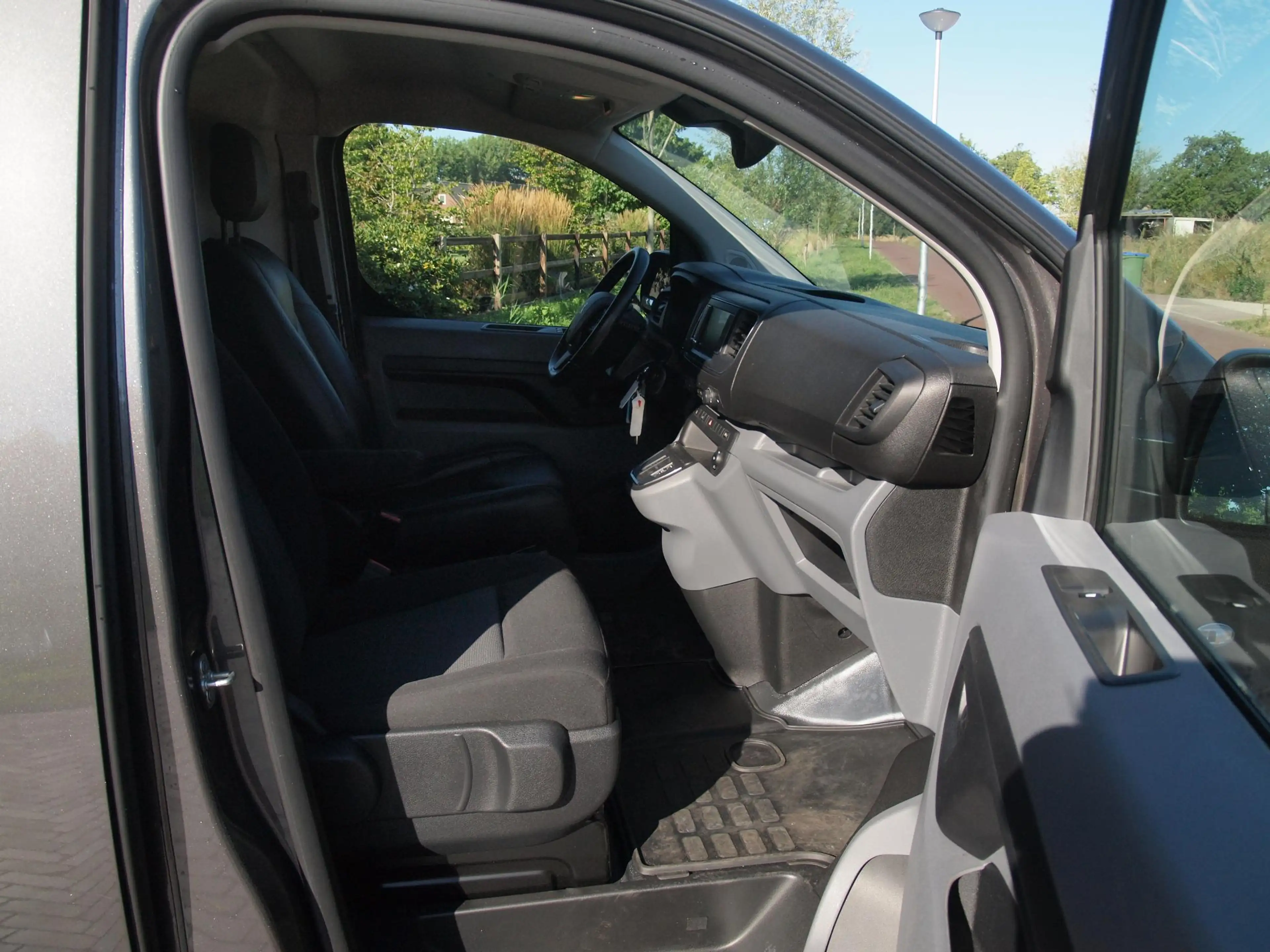 Peugeot e-Expert Standard Premium 75 kWh | Side bars | Apple Carpla — photo 14