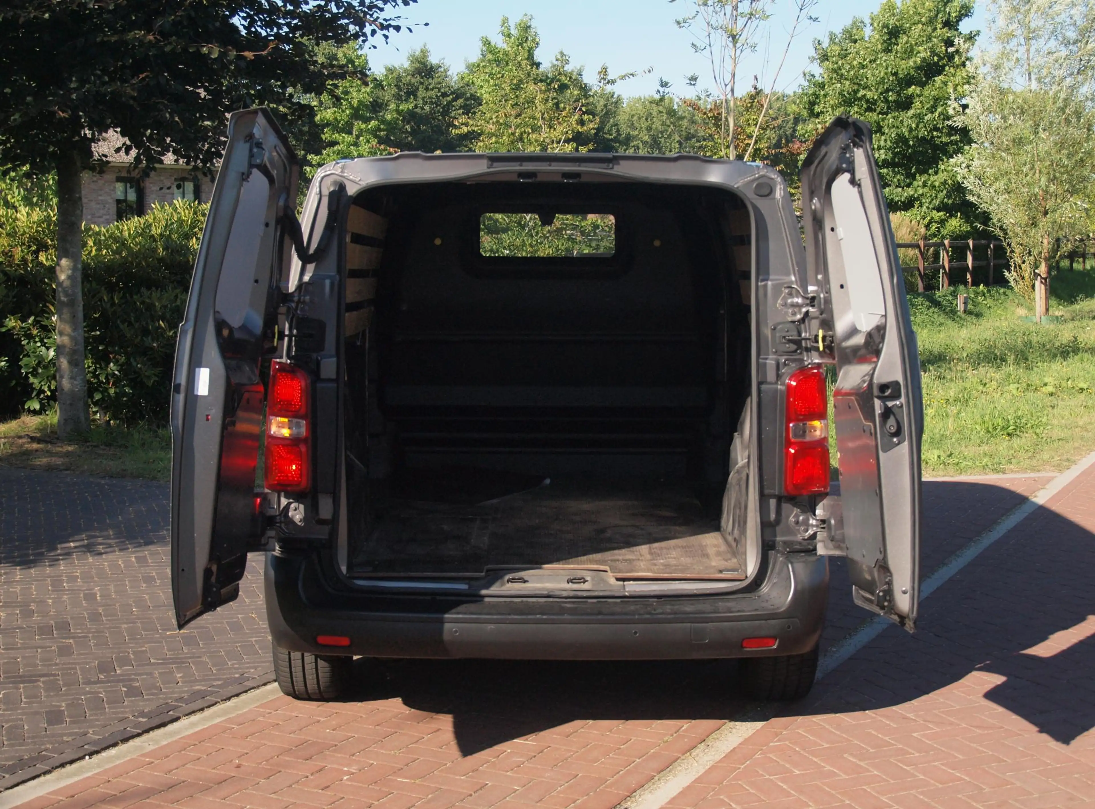 Peugeot e-Expert Standard Premium 75 kWh | Side bars | Apple Carpla — photo 25