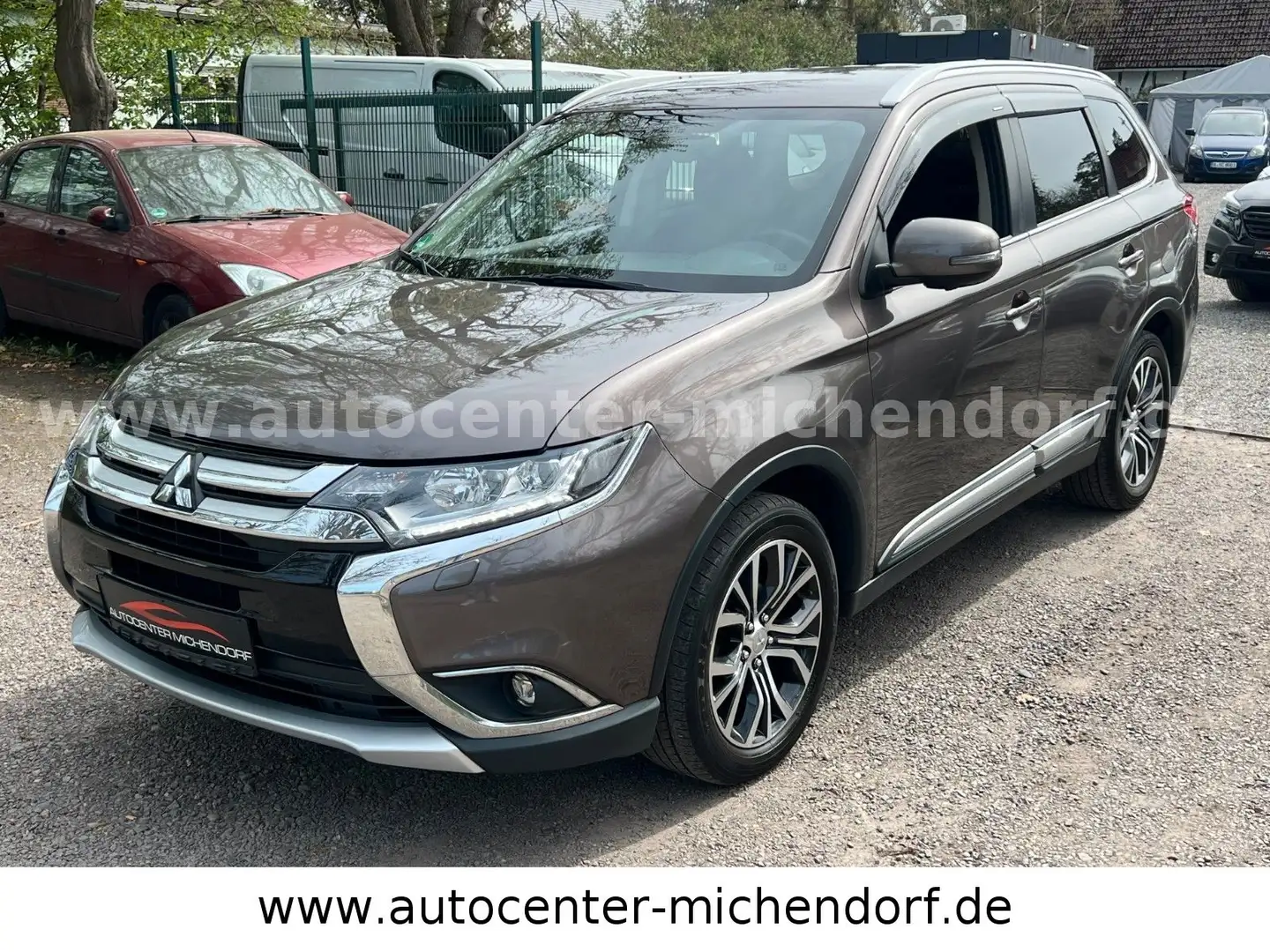 Mitsubishi Outlander *Automatik*AHK*8Fach bereift*4WD Hnědá - 1