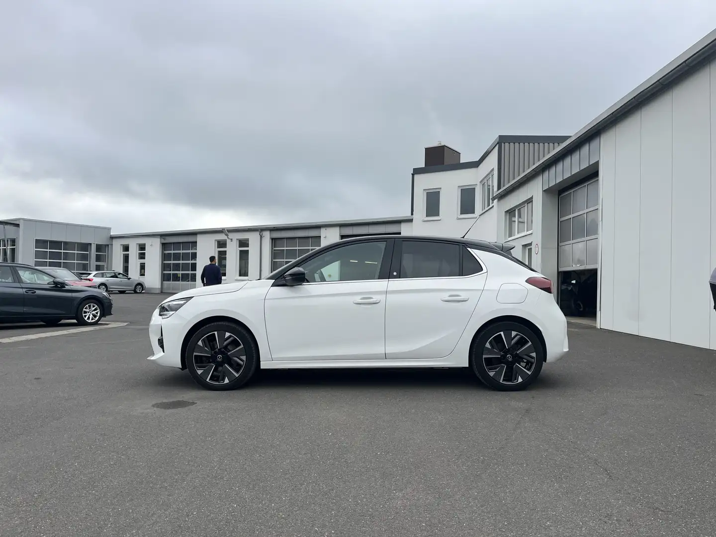 Opel Corsa e Ultimate 85€ m. 20% Anzahlung CCS 3-Phasen Dig Weiß - 2