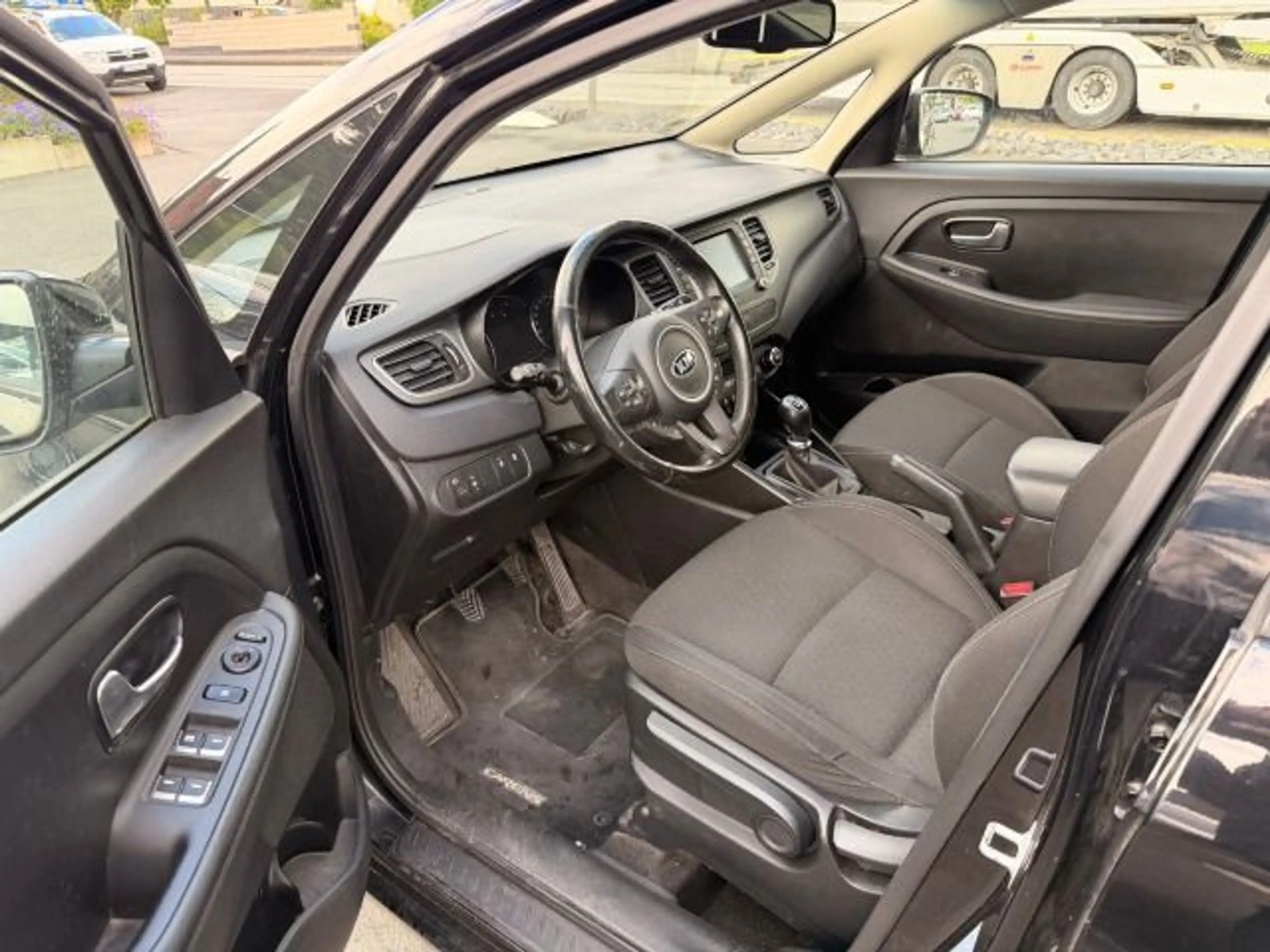 Kia Carens Dream Team *7-Sitzer*Metallic-Lackierung* — photo 7