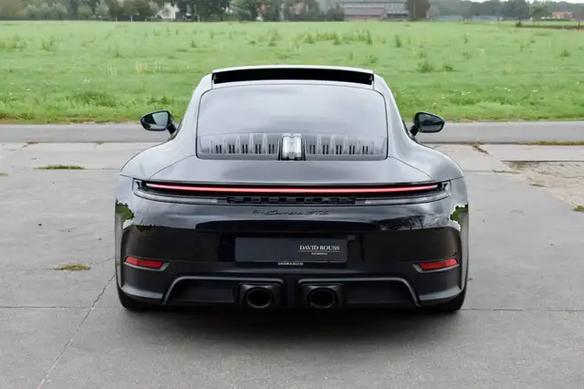 Porsche 911 view 7