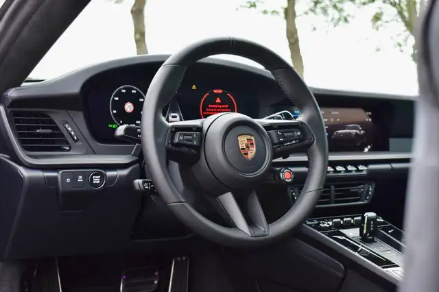 Porsche 911 view 3