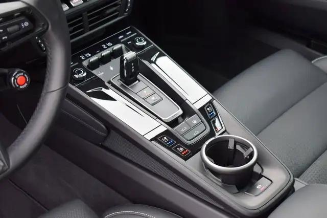 Porsche 911 view 9
