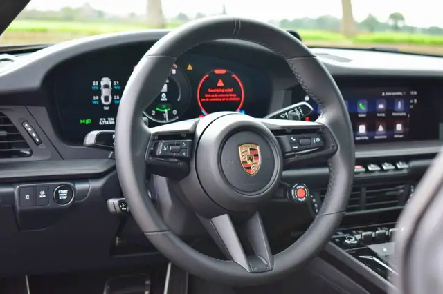 Porsche 911 view 10