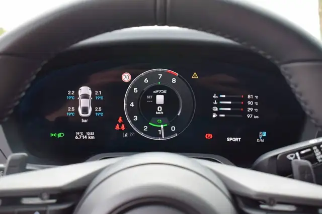 Porsche 911 view 13