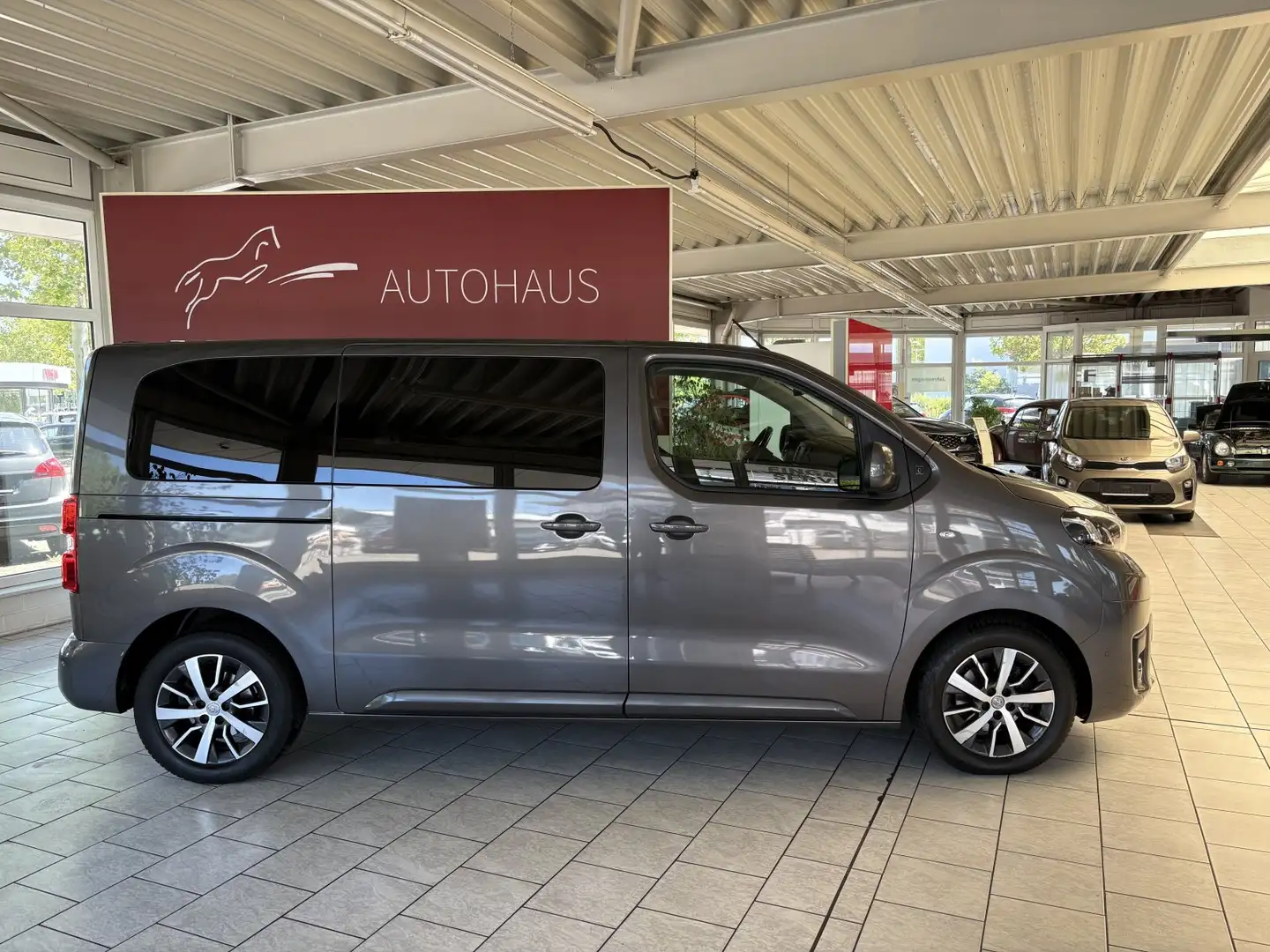 Toyota Proace Verso  *Umbau Rollstuhl* Aut. Xenon Gris - 1