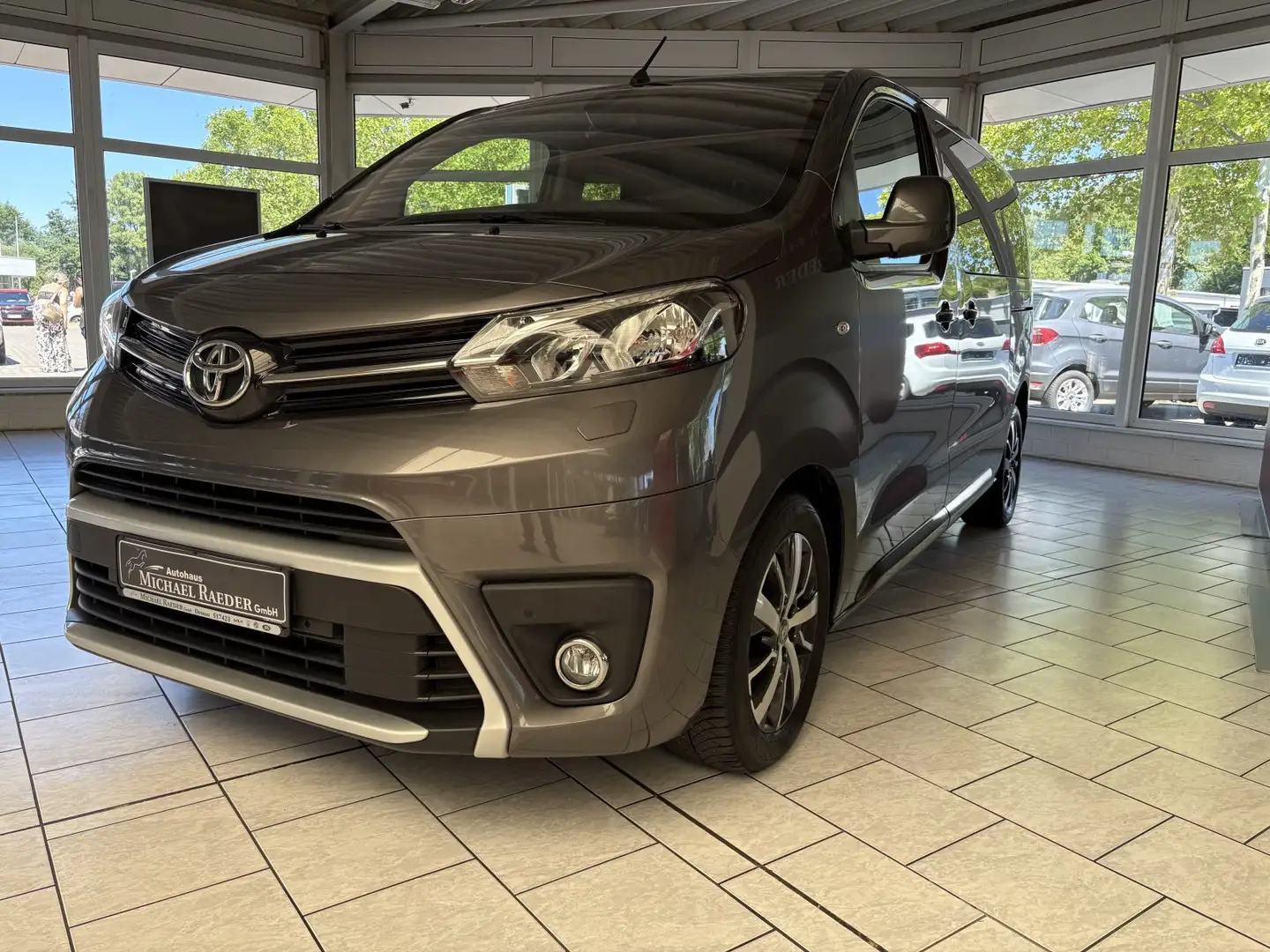 Toyota Proace Verso  *Umbau Rollstuhl* Aut. Xenon Gris - 2
