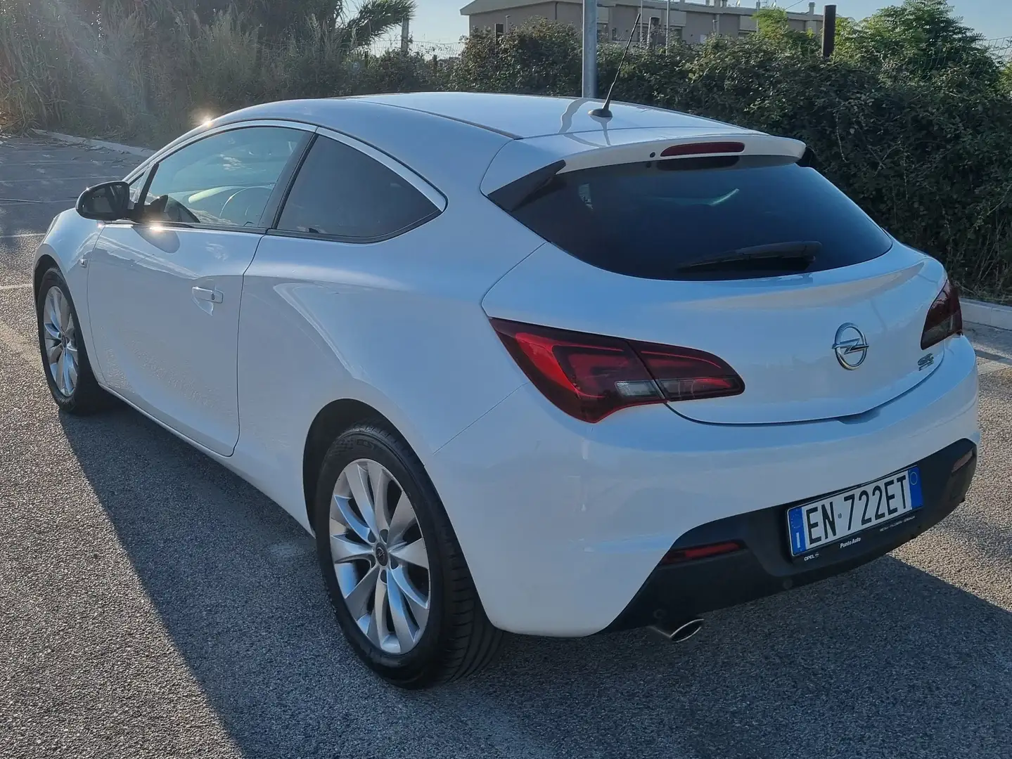 Opel Astra Opel Astra GTC 1.4 Turbo 140 cv GPL Cosmo Bianco - 1