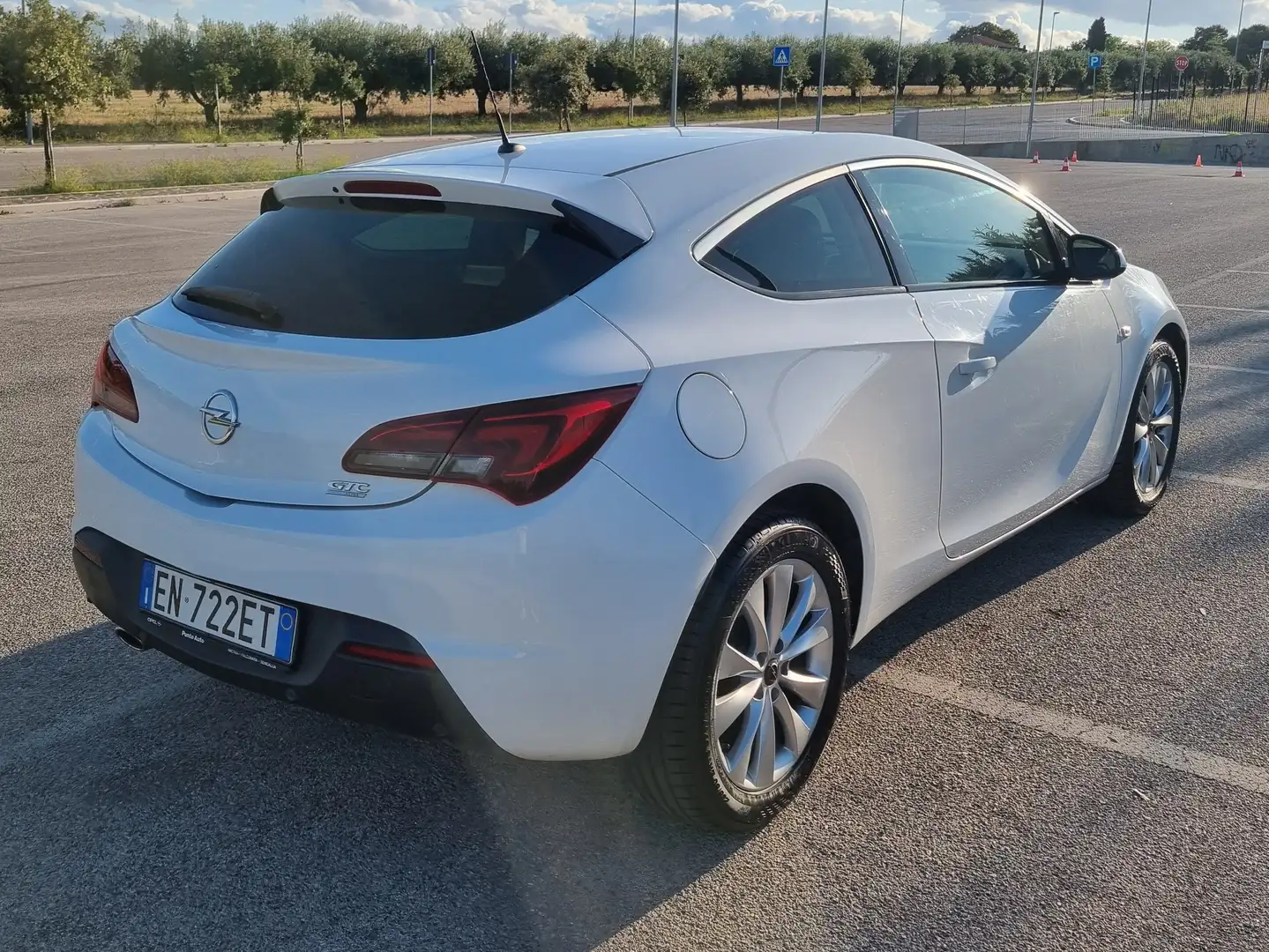 Opel Astra Opel Astra GTC 1.4 Turbo 140 cv GPL Cosmo Bianco - 2
