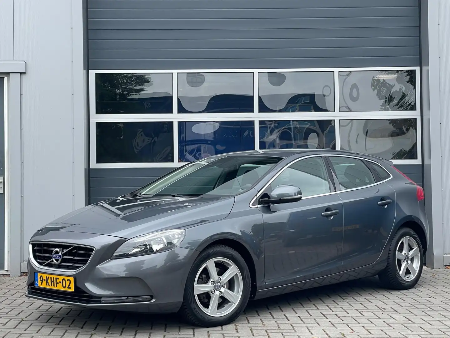 Volvo V40 1.6 D2 Momentum | Navi | Camera | PDC | Climate co Grijs - 1