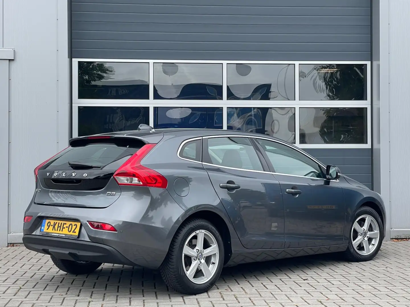 Volvo V40 1.6 D2 Momentum | Navi | Camera | PDC | Climate co Grijs - 2