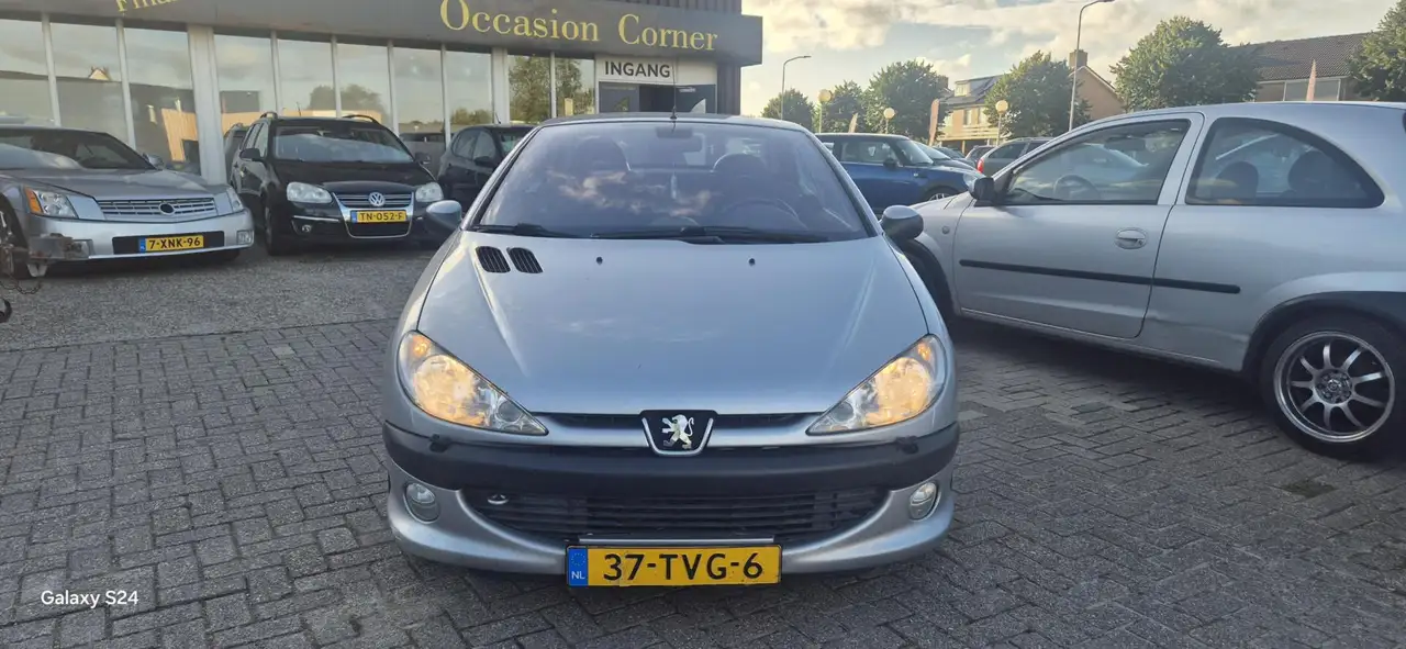 Peugeot 206 CC 2.0-16V💢€899,-💢ingeruild-apk-dak werkt- verwach, foto 2