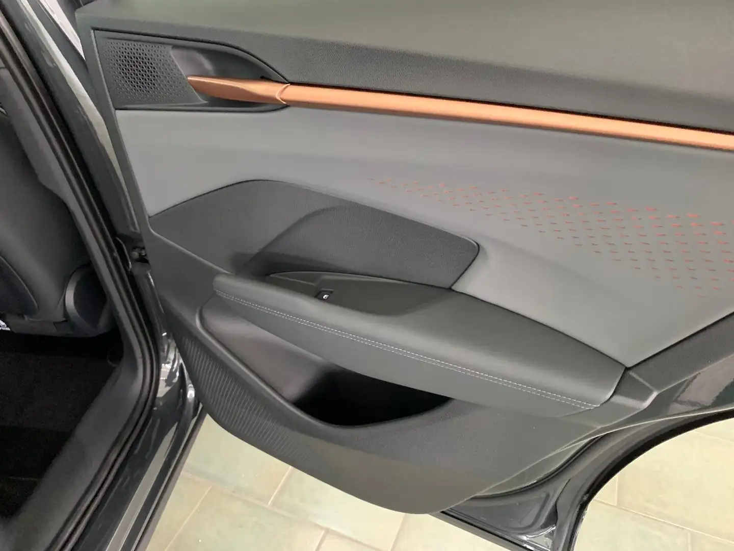 CUPRA Terramar Terramar 1.5 e-hybrid Impulse PLUG-IN dsg Grau - 2