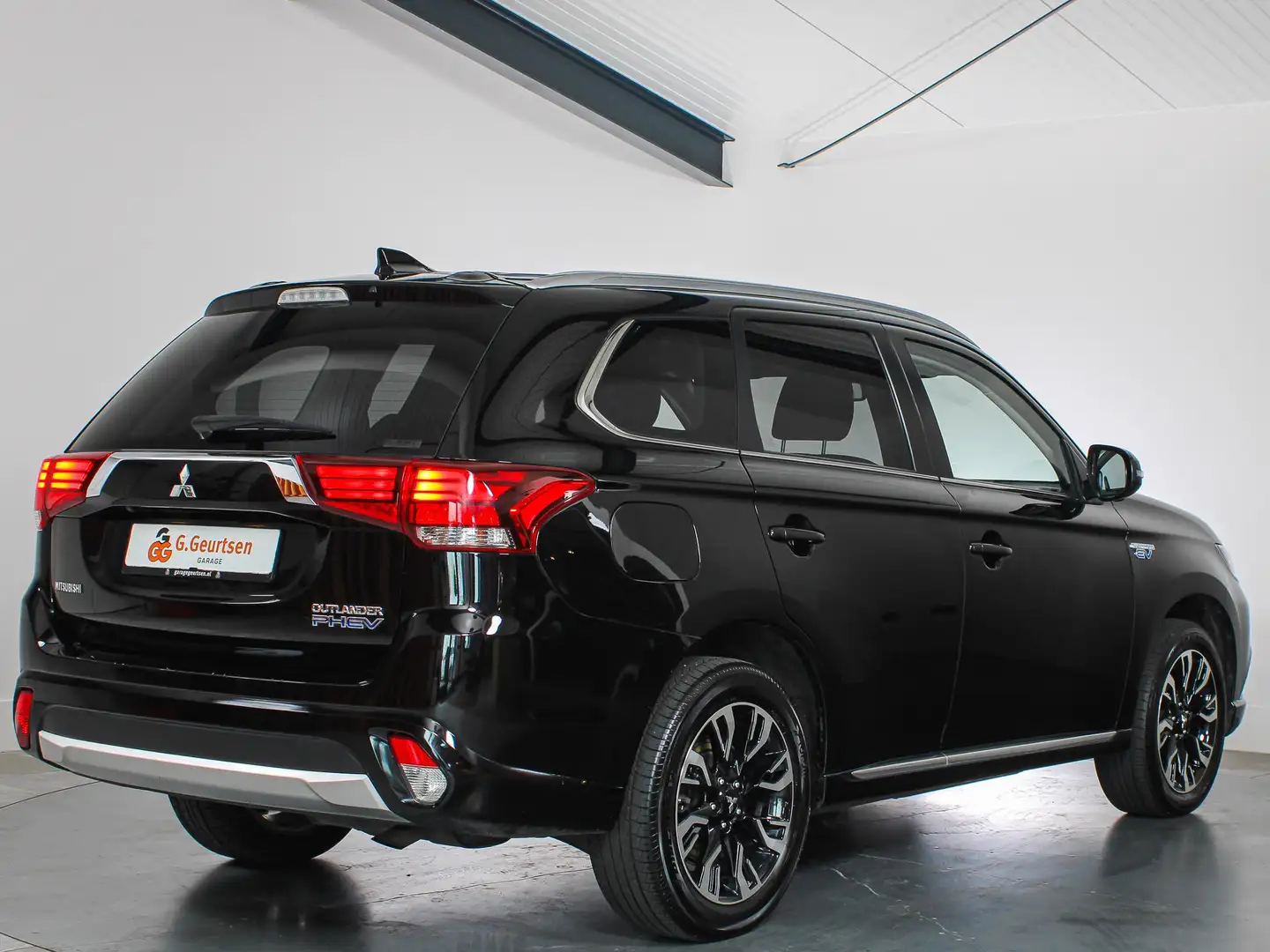 Mitsubishi Outlander 2.0 PHEV instyle LED, Trekhaak, 360Camera, Apple C Negro - 2