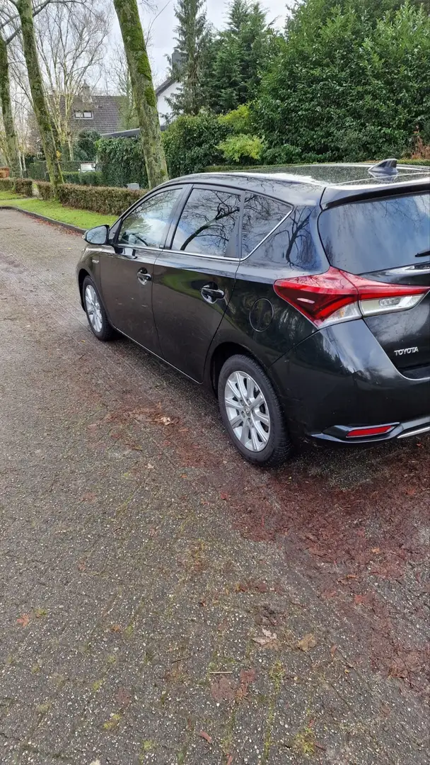 Toyota Auris 1.8 Hybrid Executive Чёрный - 2