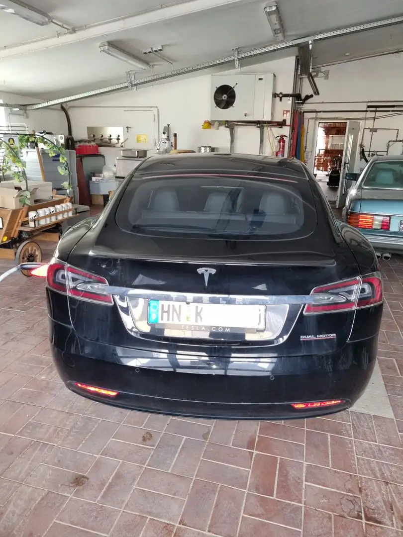 Tesla Model S Performance Schwarz - 2