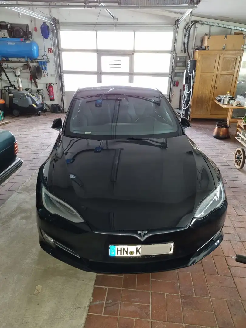 Tesla Model S Performance Schwarz - 1