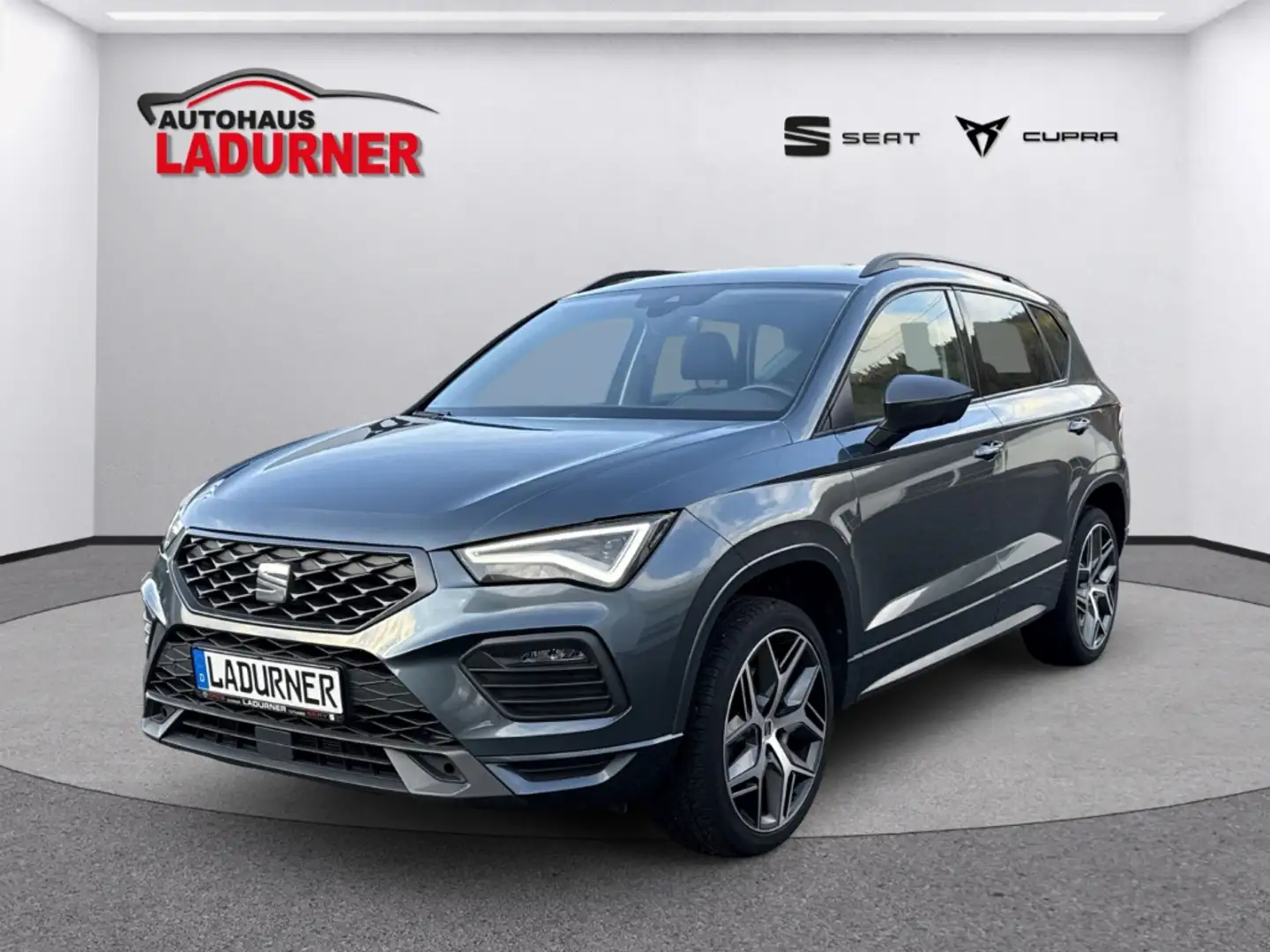 SEAT Ateca FR 1.5 TSI DSG ACT *Navi/AHK/LED/Pano/PDC* Grijs - 2