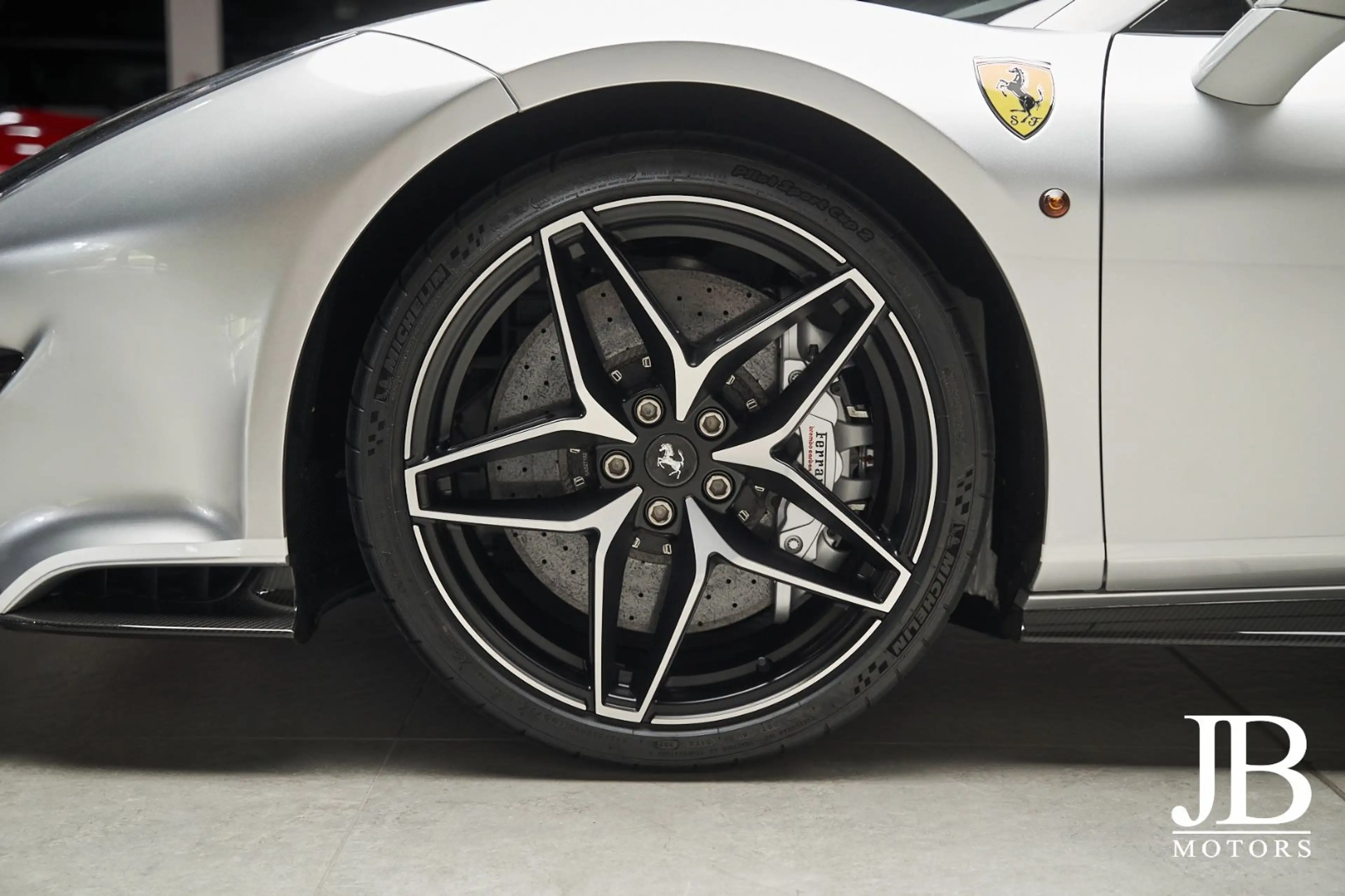 Ferrari 488 Spider Tailormade Special Carbon Lift — photo 15