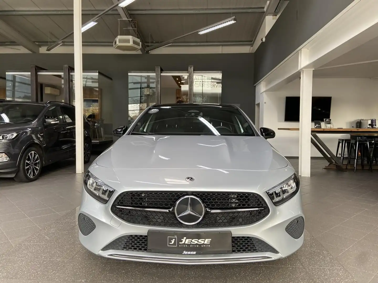 Mercedes-Benz A 180 Progressive Adv. LED Night Pano MBUX RCAM Argent - 2