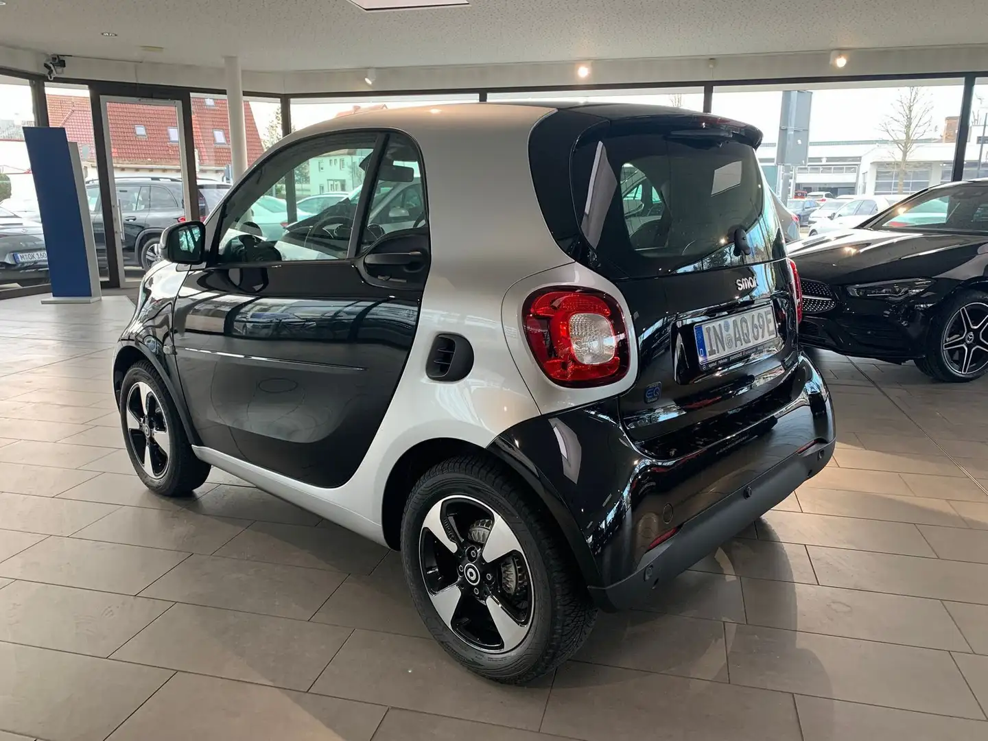 smart forTwo EQ FORTWO PASSION/PREMIUM/22 KW/PTS/KAM/SHZ/PANO Nero - 2
