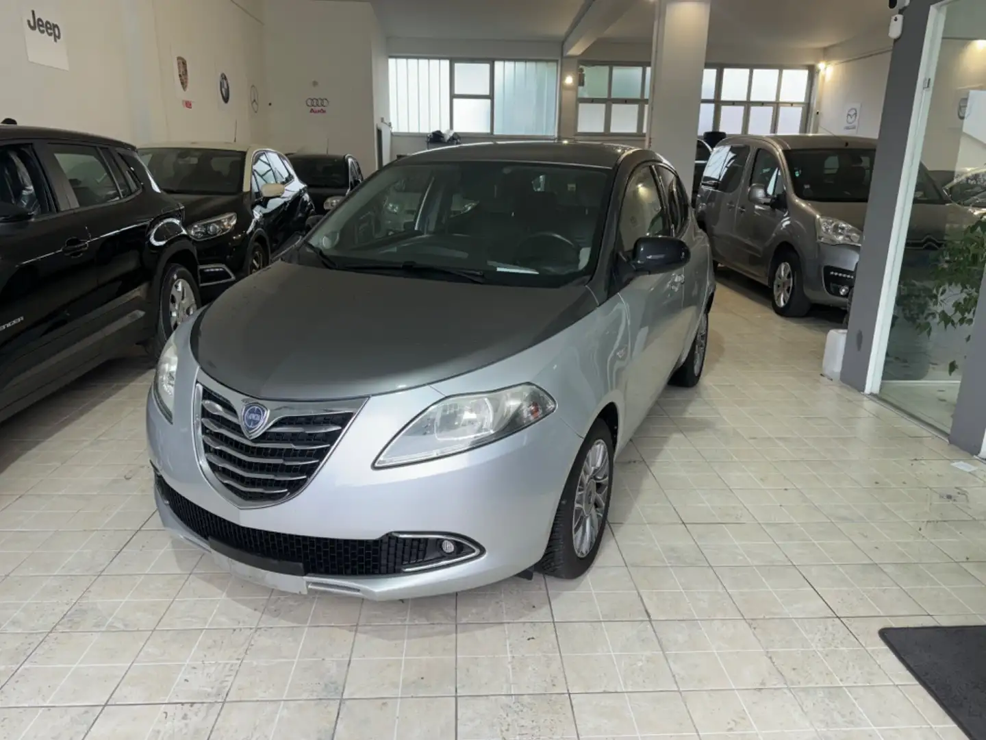 Lancia Ypsilon 0.9 TwinAir 85 CV 5 porte S&S Platinum Grigio - 2