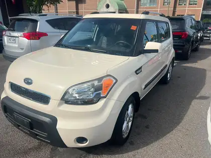 White 2010 Kia Soul Wagon Automatic