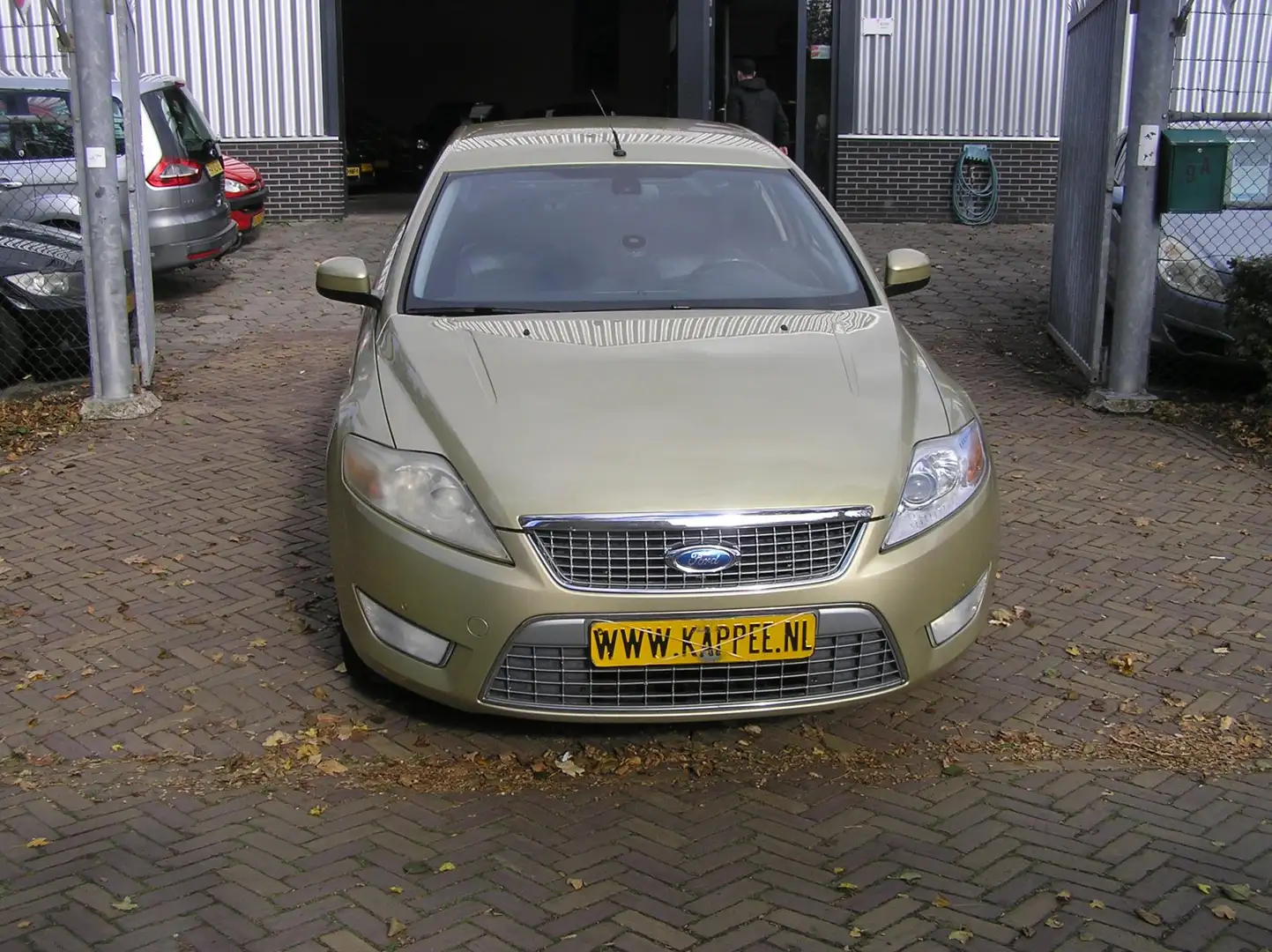 Ford Mondeo 2.0-16V Titanium nap airco nieuwe apk Beige - 2