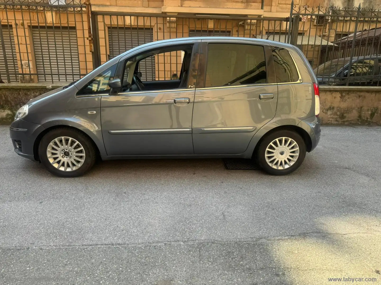 Lancia MUSA 1.3 MJT 16V 90 CV Platino DFN Gris - 2