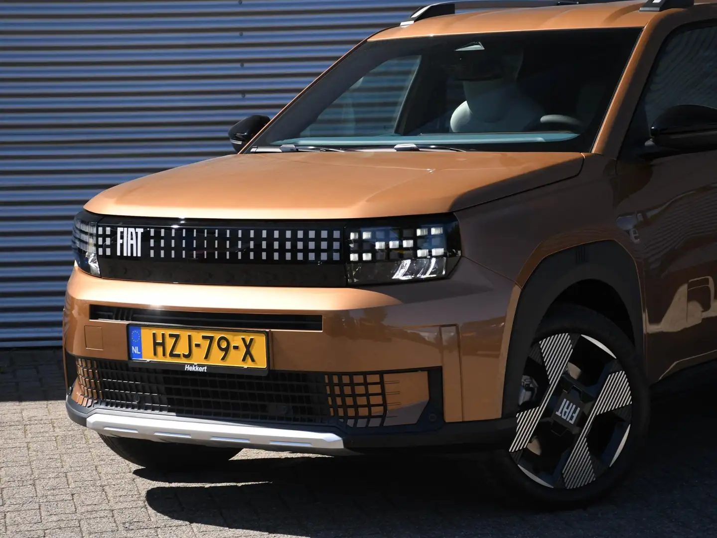 Fiat Grande Panda La Prima 11 kW 44 kWh 113pk Automaat PACK WINTER | Bruin - 2