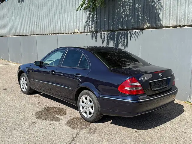 Mercedes-Benz E-Class view 3