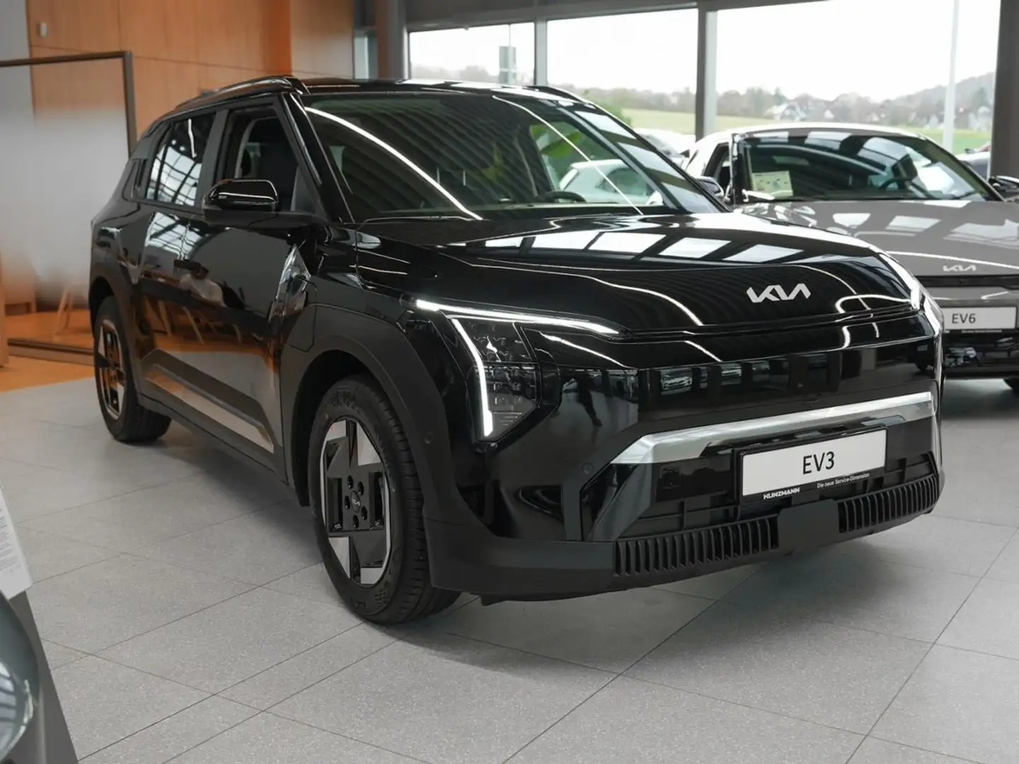 Kia EV3 58,3 kWh Earth Upgrade-Paket Klima Lenkradhzg Schwarz - 2