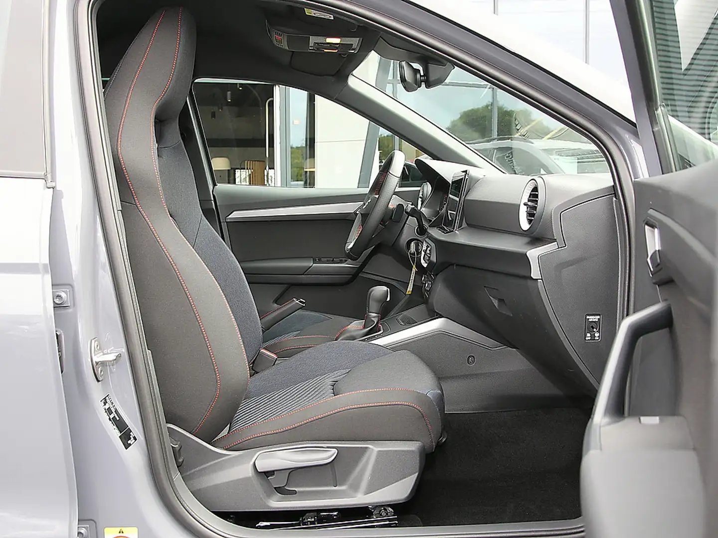 SEAT Arona 1.0 TSI FR BLACK-EDITION SHZ KAMERA PDC Grijs - 2