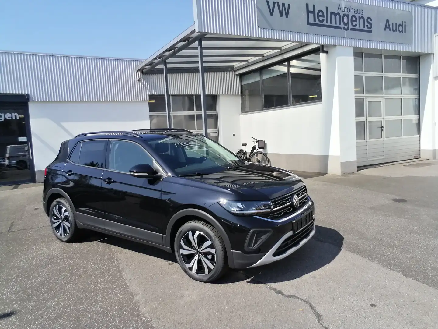Volkswagen T-Cross 1.0 TSI 116 PS Life LED APP AHK KAM SHZ Climatr. Schwarz - 1