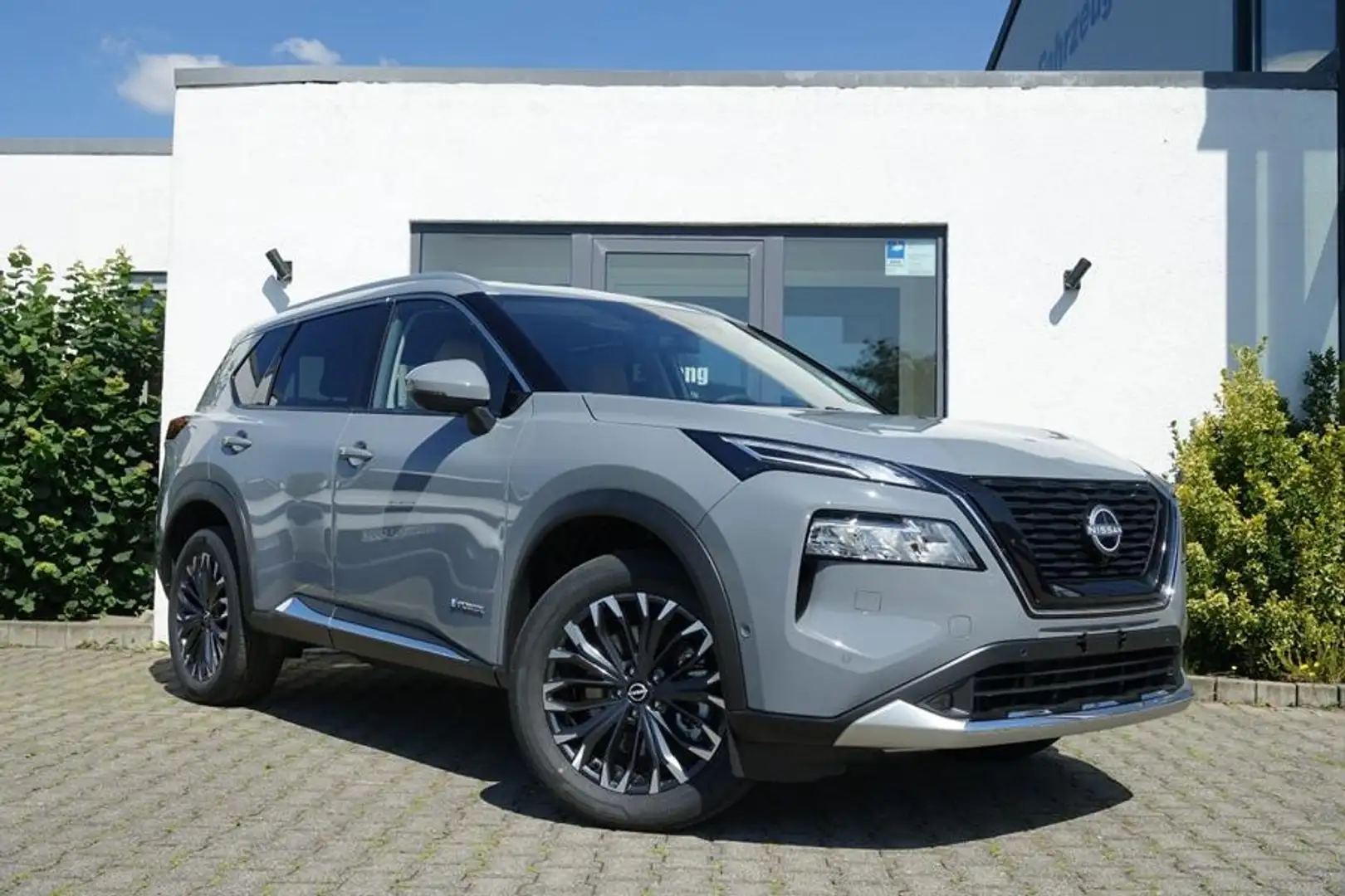 Nissan X-Trail TEKNA+ plus e-POWER e-4ORCE 5Sitz SOFORT! Grau - 2
